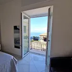 Al 211 בית הארחה 4*