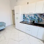 Al 211 בית הארחה 4*